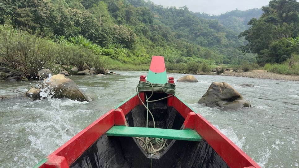 Floating on the Shangu river beside the hill